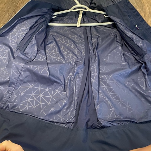 Lululemon - Picture 4 of 4